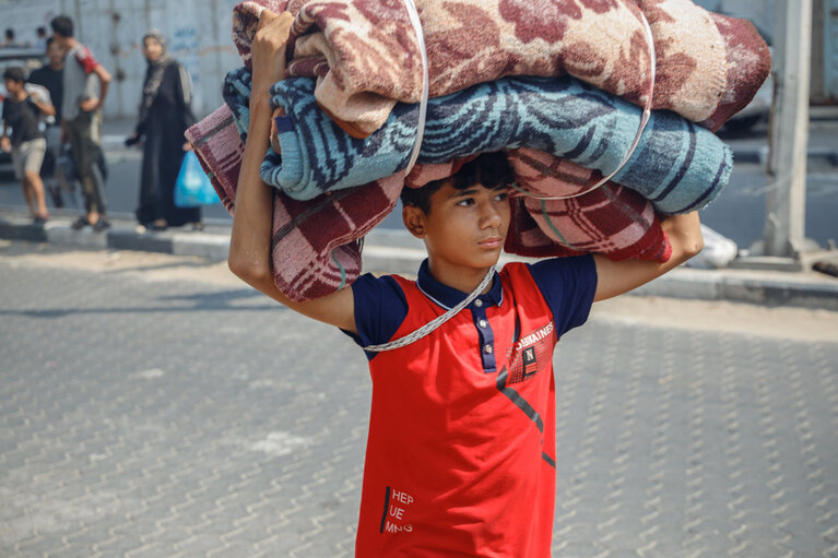 طفل مهجر في غزة، تشرين الأول/أكتوبر 2023. تصوير وكالة الأونروا.