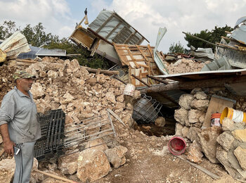 משפחה פלסטינית נאלצה להרוס את ביתה בראס אל עמוד, מזרח ירושלים. 24 באוגוסט © .2022 צילום: משרד האו״ם לתיאום עניינים הומניטריים