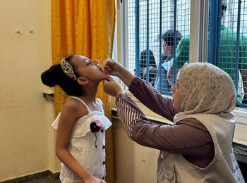 A Palestinian girl receiving the first dose of polio vaccination in central Gaza. Photo by UNRWA 