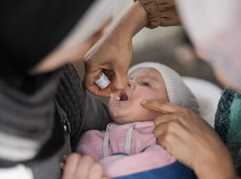 Vaccinating a child in Gaza against polio. Photo by WHO