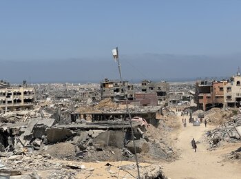 Extensive destruction in Bani Suheila, Khan Younis. UN teams reported that almost every building in the area was destroyed or damaged following repeated incursions. Photo: Themba Linden/OCHA 