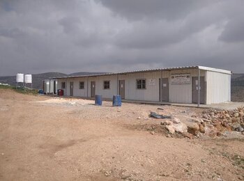 בית הספר עין סאמיה לפני ההריסה. צילום: יוניסף