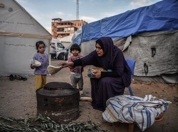 לדברי תוכנית המזון העולמית, כ-90% מהאימהות והילדים במצרים אינם ניזונים מתזונה מגוונת. צילום: יוניסף / עיאד אל-באבא