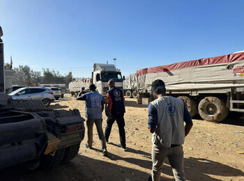 In the first day of the humanitarian pause, the UN scaled up the delivery of humanitarian assistance into and across Gaza. Hundreds of thousands were assisted with food, water, medical supplies and other essential humanitarian items. Photo by WFP 