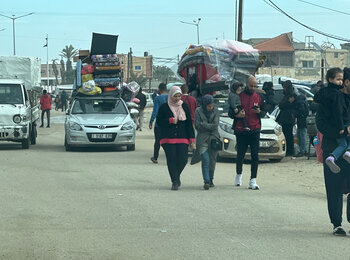 Displaced families heading south amid intensified hostilities in Khan Younis and following the expansion of Israeli evacuation orders to additional residential areas. Photo by OCHA/Olga Cherevko, 26 January 2024