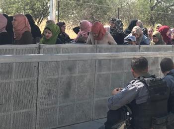 Gilo checkpoint between Bethlehem and Jerusalem, third Friday of Ramadan, 1 June 2018. Photo by OCHA.