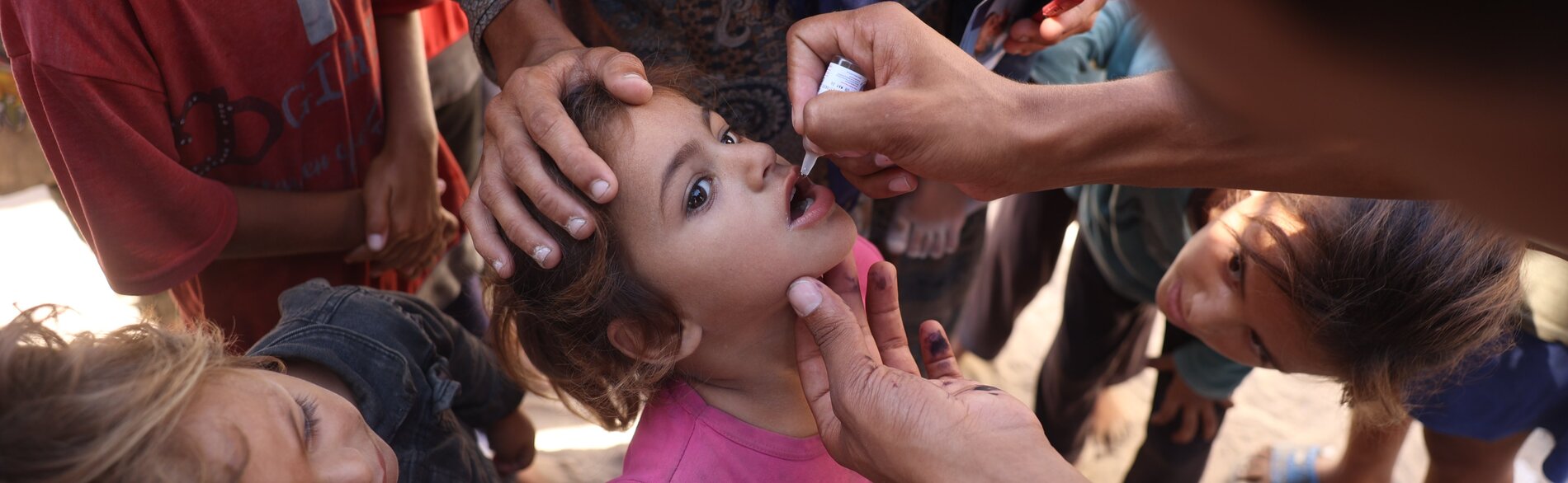 Vaccinating children in Gaza for polio. Photo by UNICEF