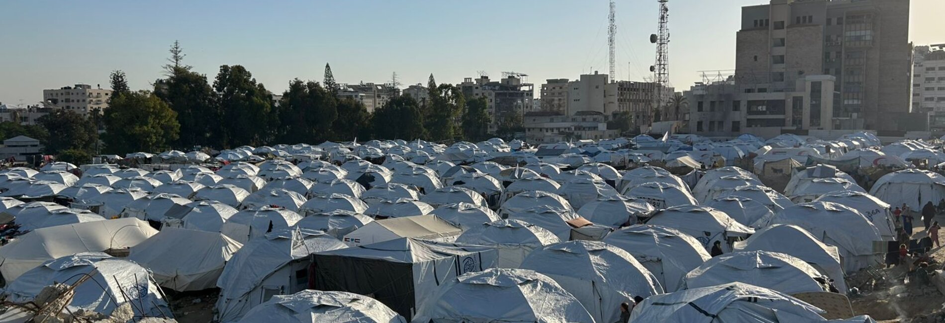 Closely packed tents in Gaza city hosting displaced people from North Gaza. Source: OCHA