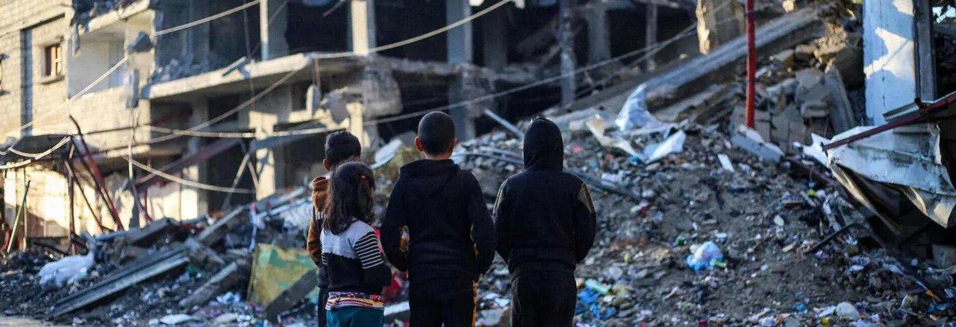 Children stand in front of a house demolished by a bombardment in the city of Rafah, south of the Gaza Strip. Photo: UNICEF/Eyad El Baba